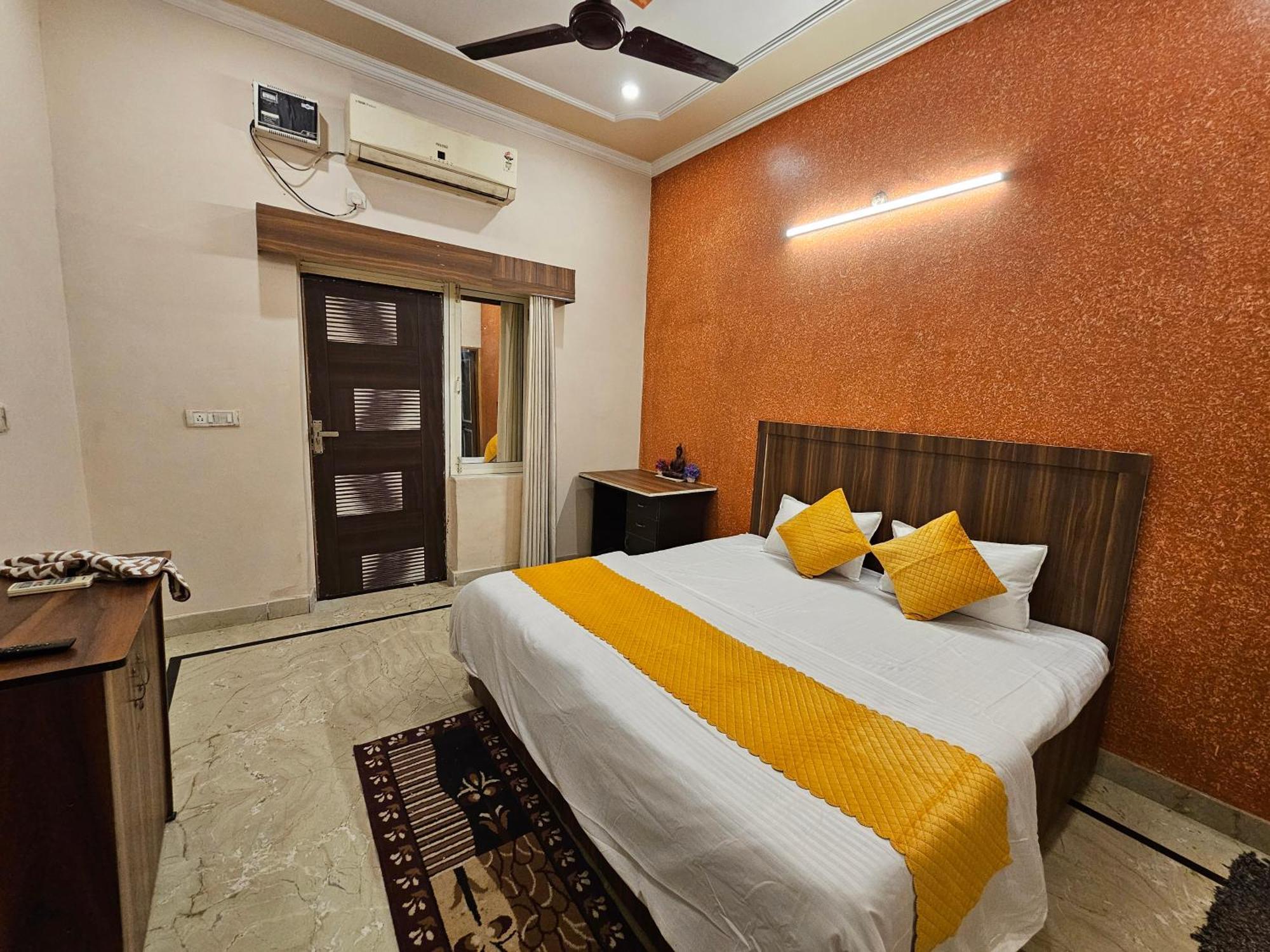 Krishna'S Land Hotel Vrindavan Luaran gambar