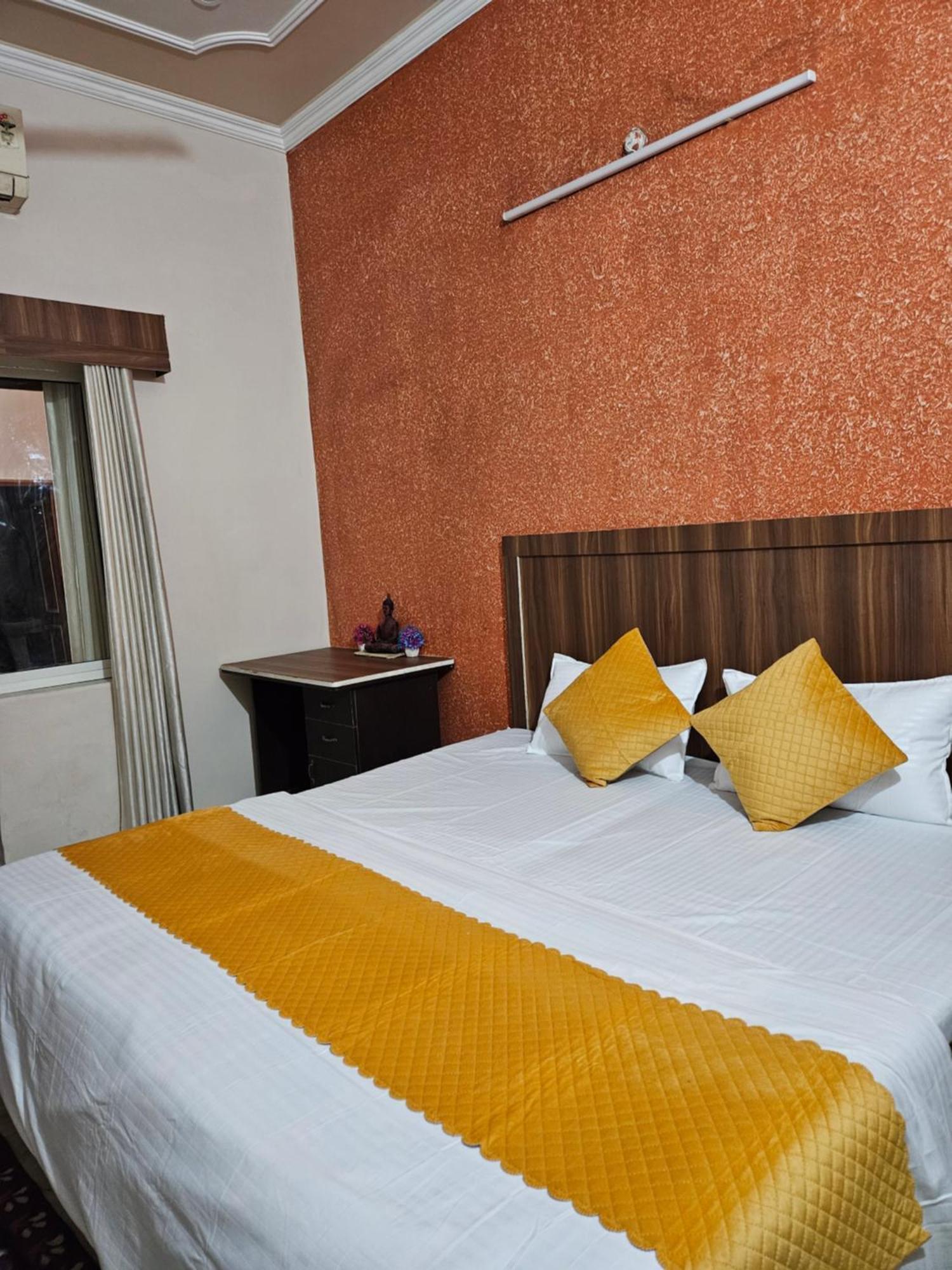 Krishna'S Land Hotel Vrindavan Luaran gambar