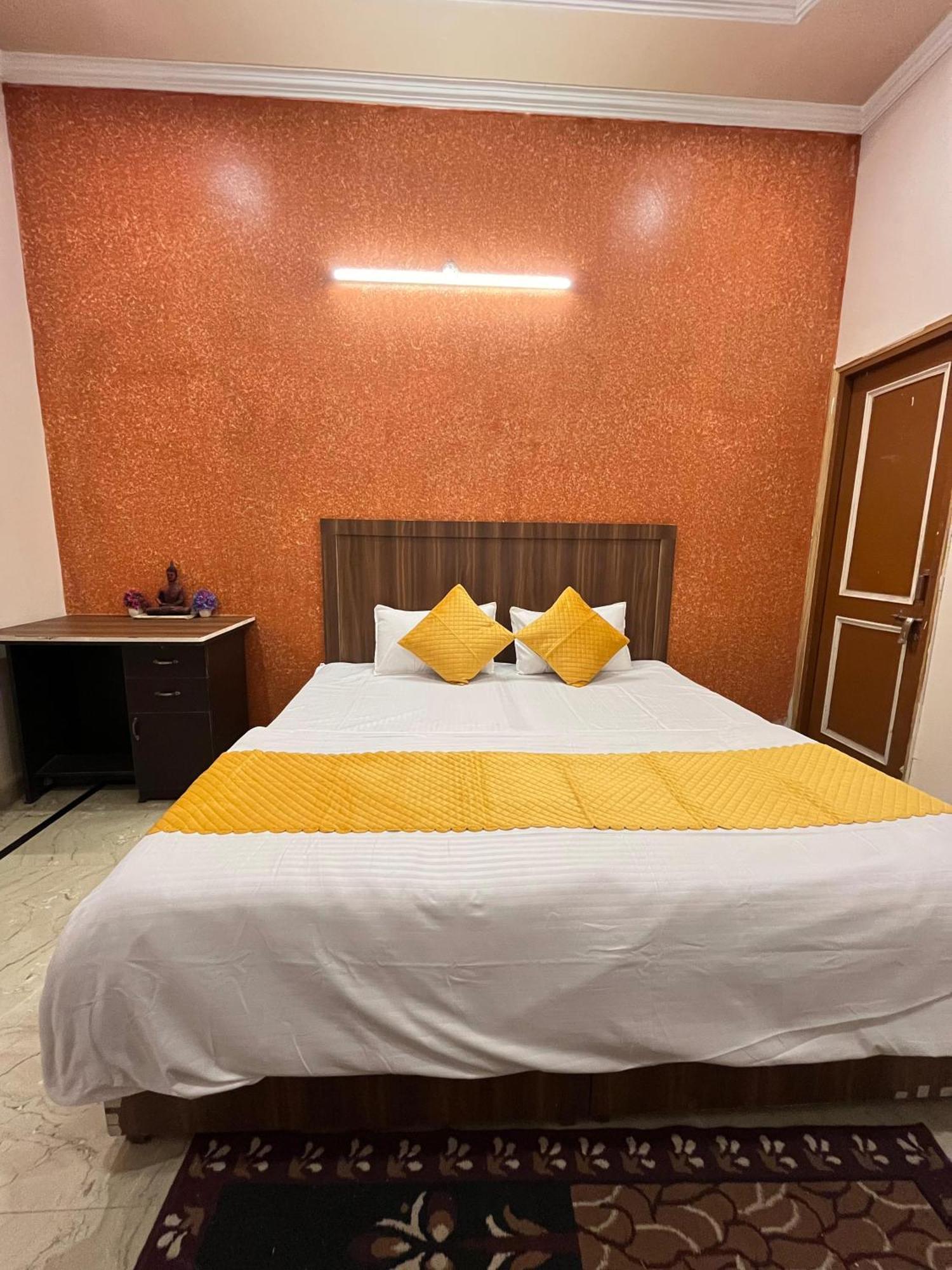 Krishna'S Land Hotel Vrindavan Luaran gambar
