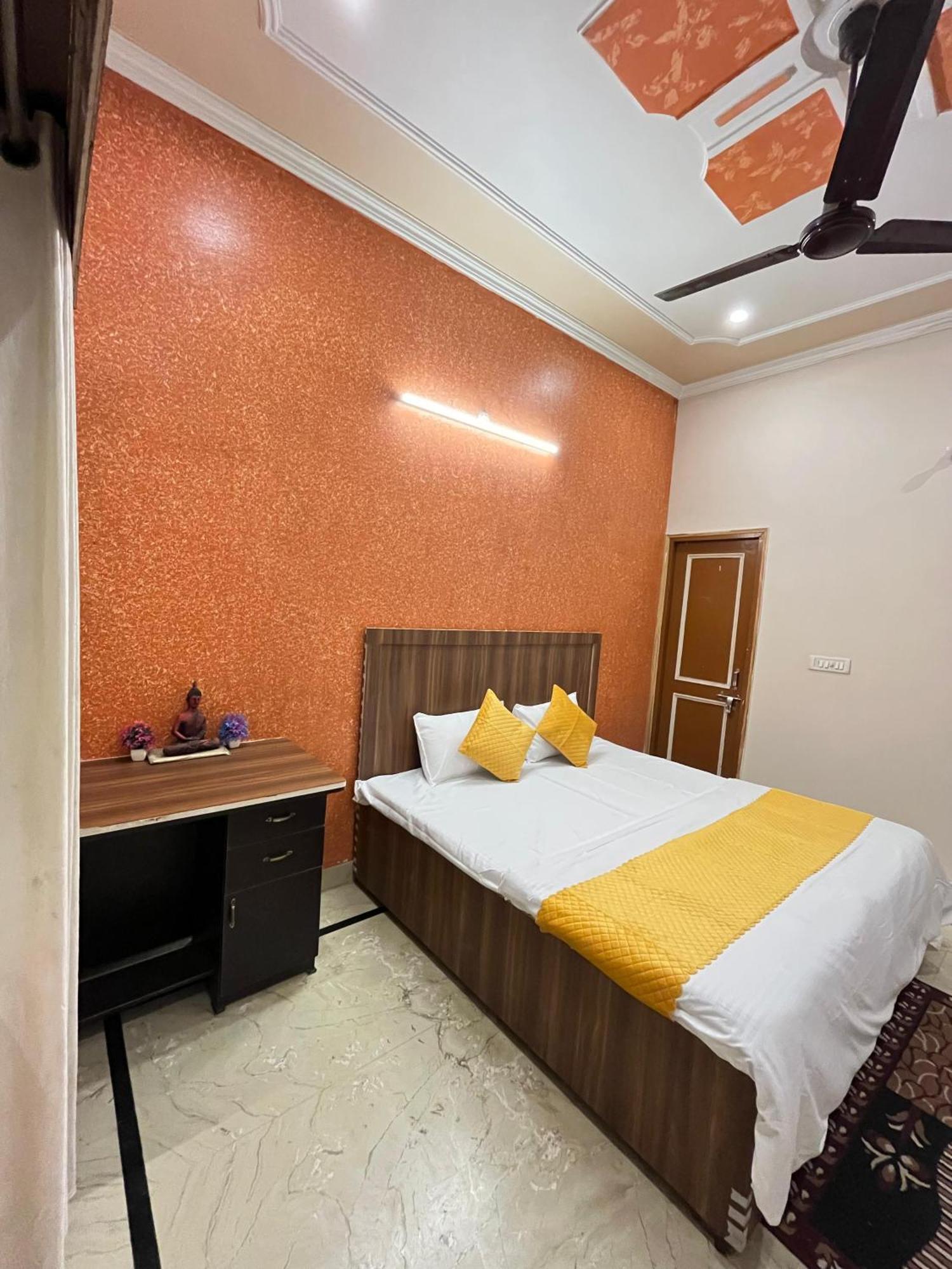 Krishna'S Land Hotel Vrindavan Luaran gambar