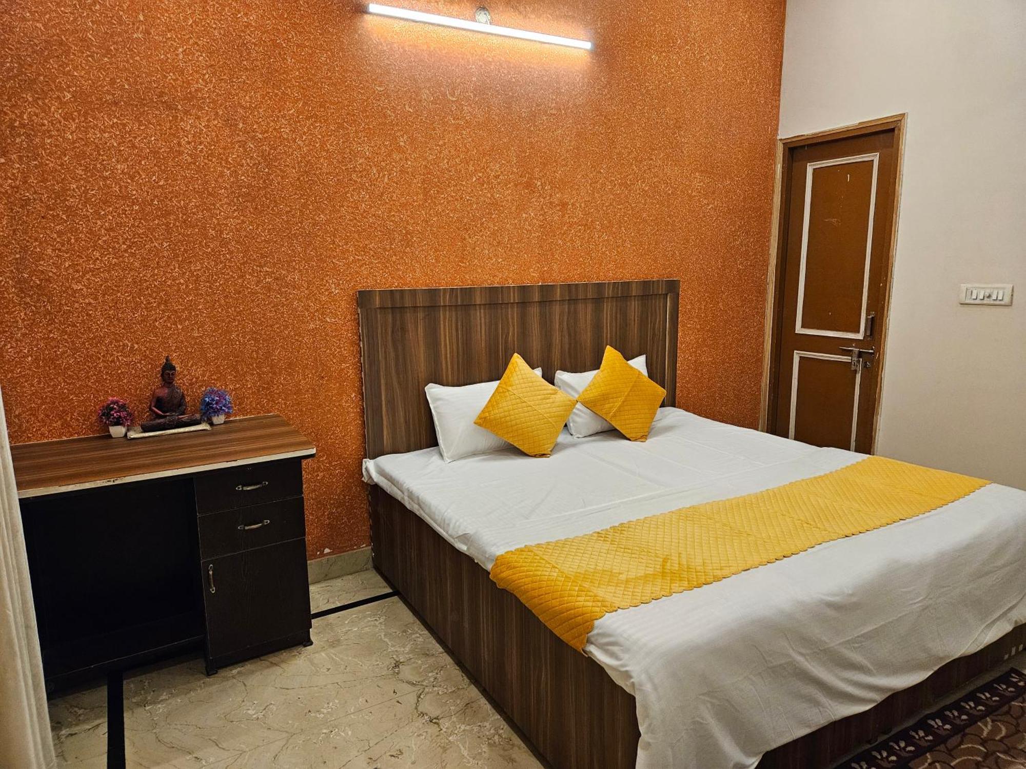 Krishna'S Land Hotel Vrindavan Luaran gambar