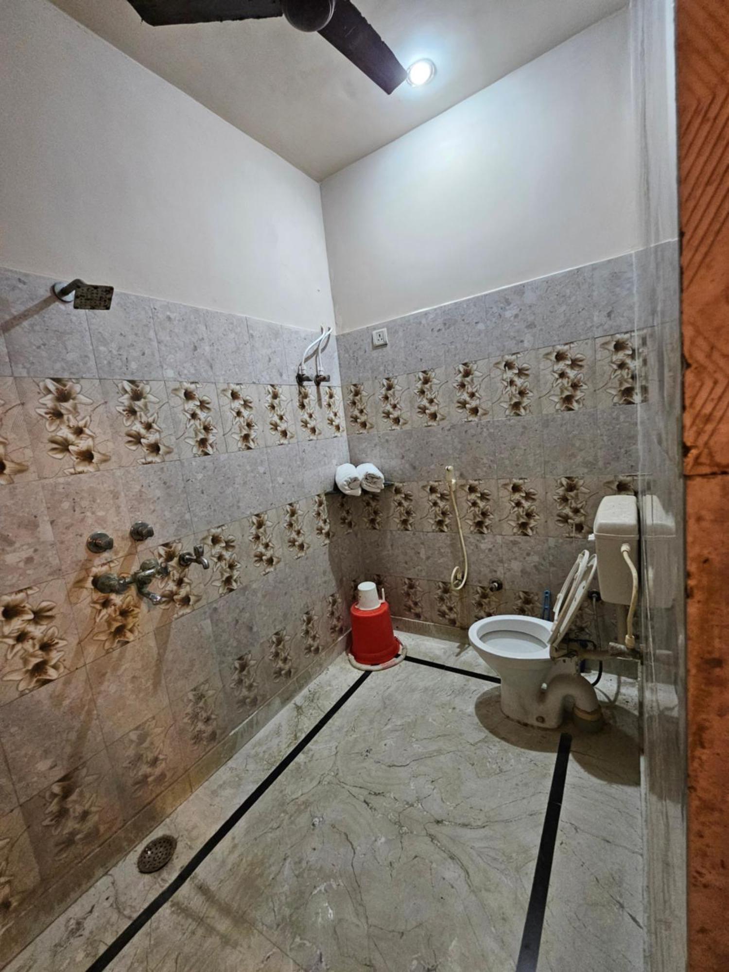 Krishna'S Land Hotel Vrindavan Luaran gambar