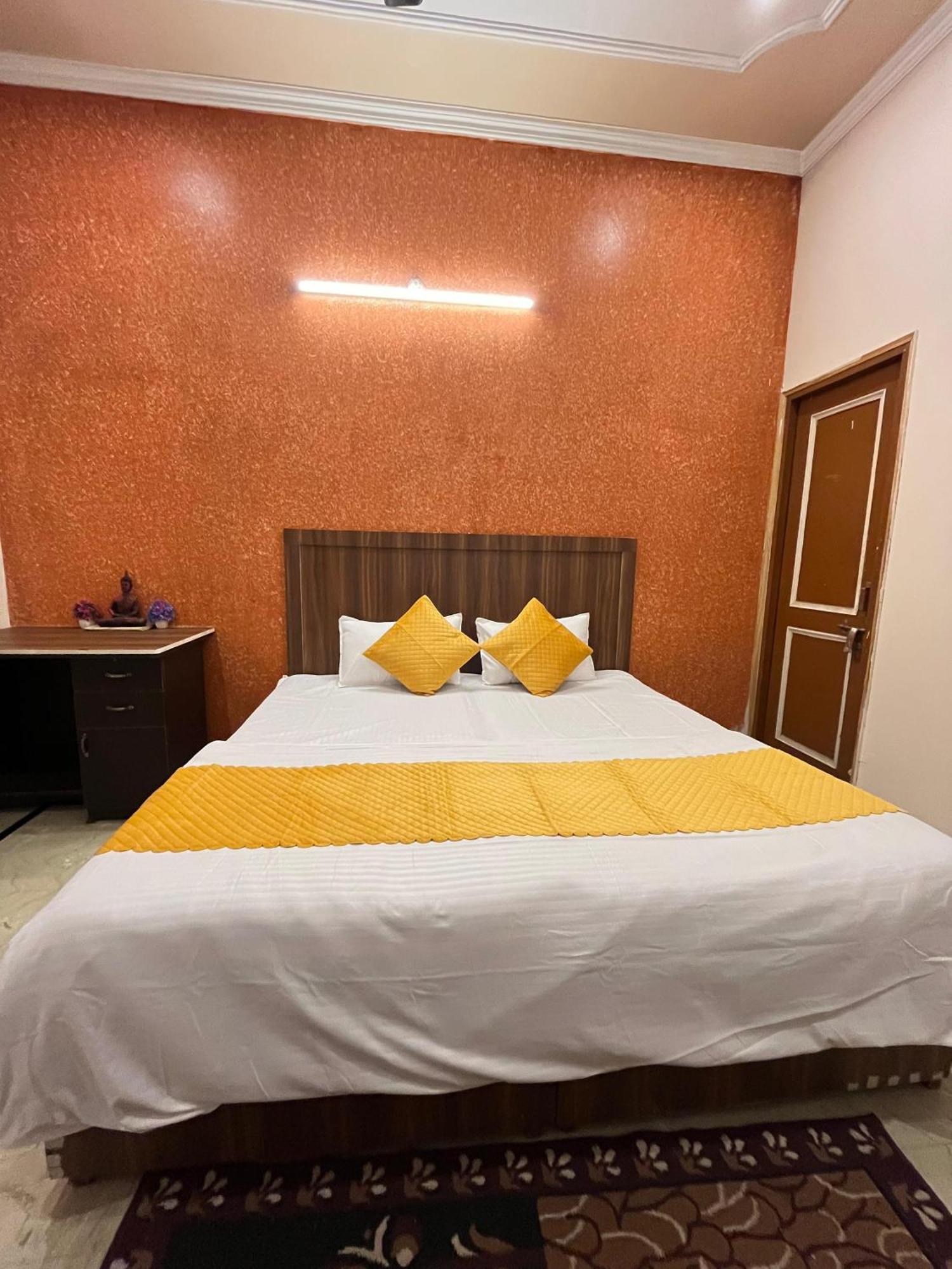 Krishna'S Land Hotel Vrindavan Luaran gambar