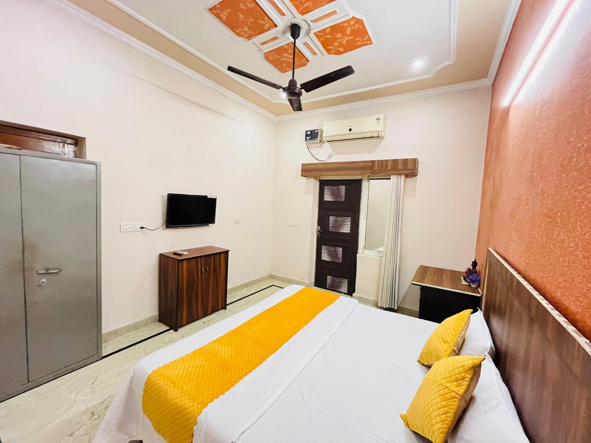 Krishna'S Land Hotel Vrindavan Luaran gambar