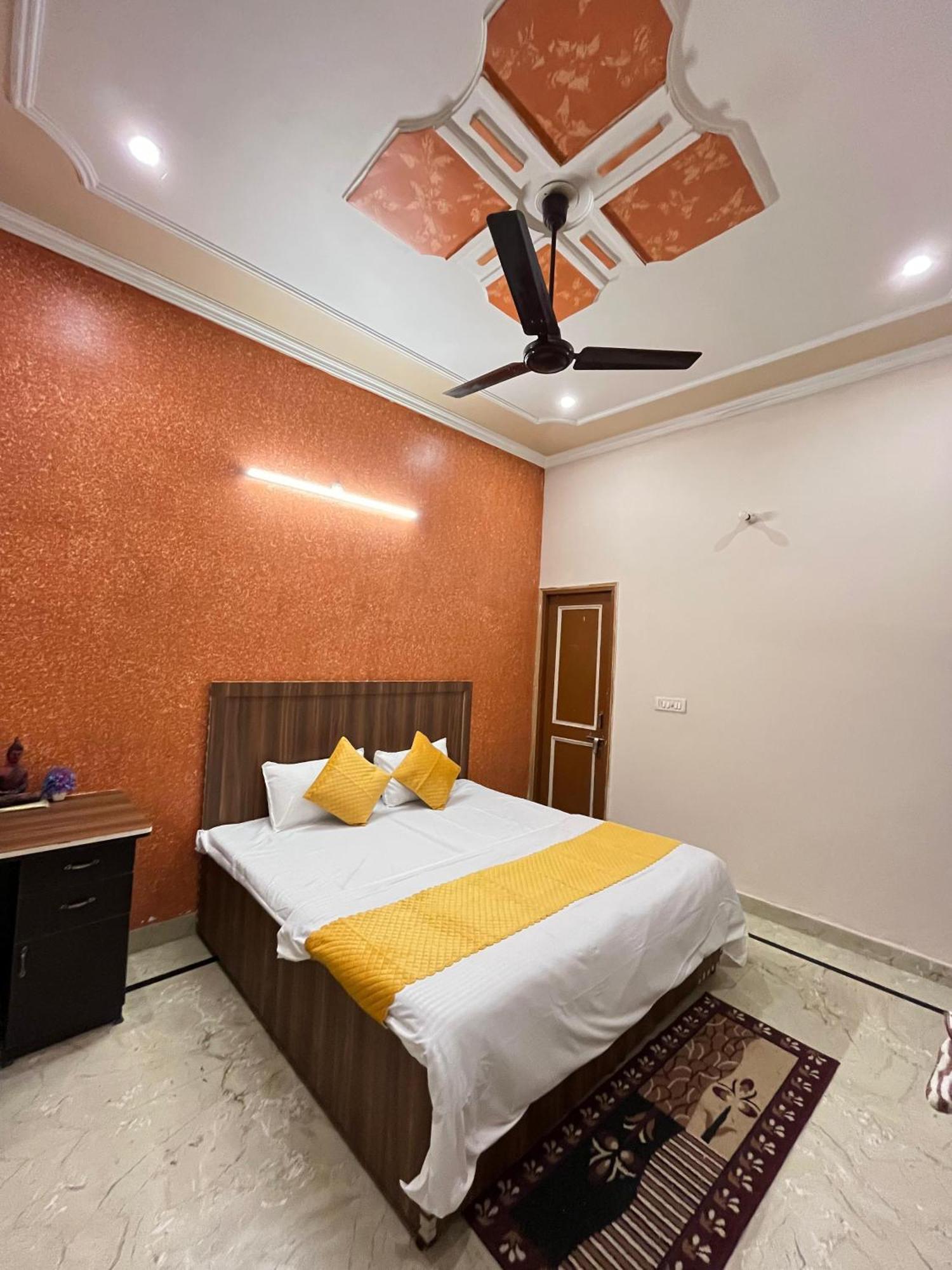 Krishna'S Land Hotel Vrindavan Luaran gambar